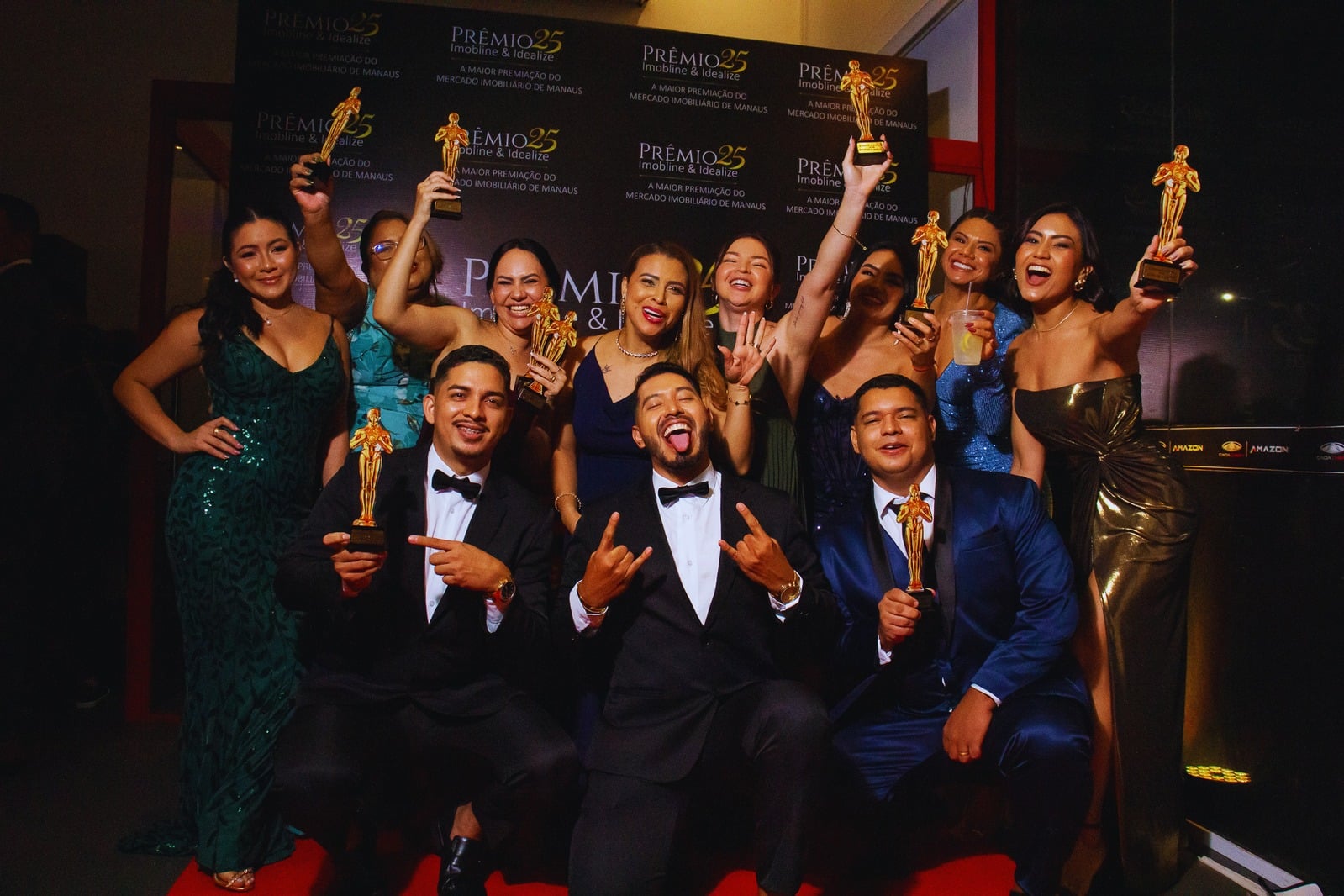 Equipe Imobline celebrando uma noite de reconhecimento